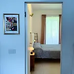 Design With Garden Close To Station Apartment Milan