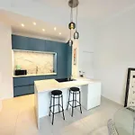 Design With Garden Close To Station Milan