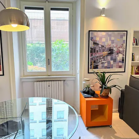 Apartment Design With Garden Close To Station Mailand