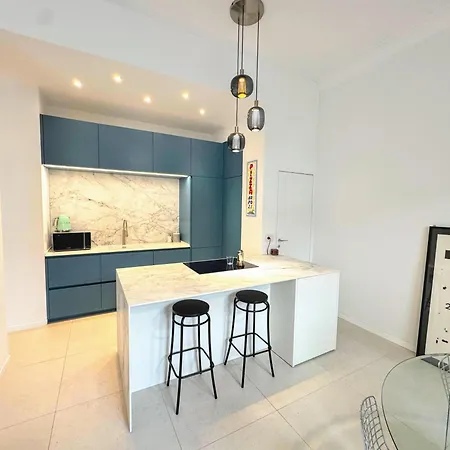 Design With Garden Close To Station Milano